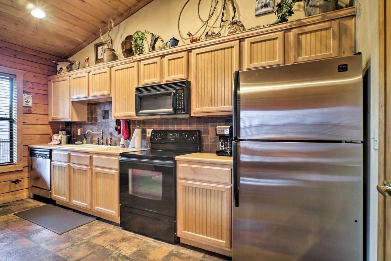 Cabin-Style Studio Right Off The Branson Strip! Apartment Luaran gambar