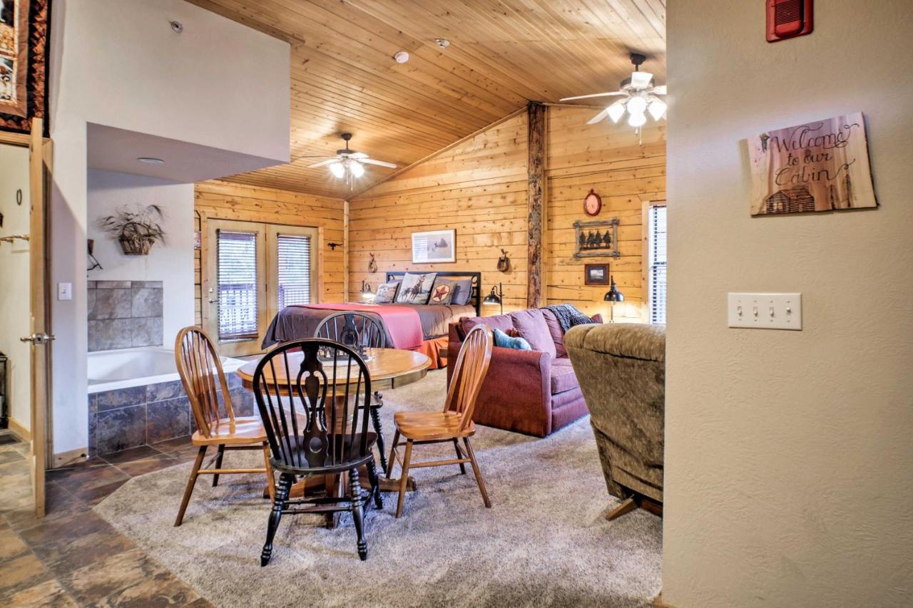 Cabin-Style Studio Right Off The Branson Strip! Apartment Luaran gambar