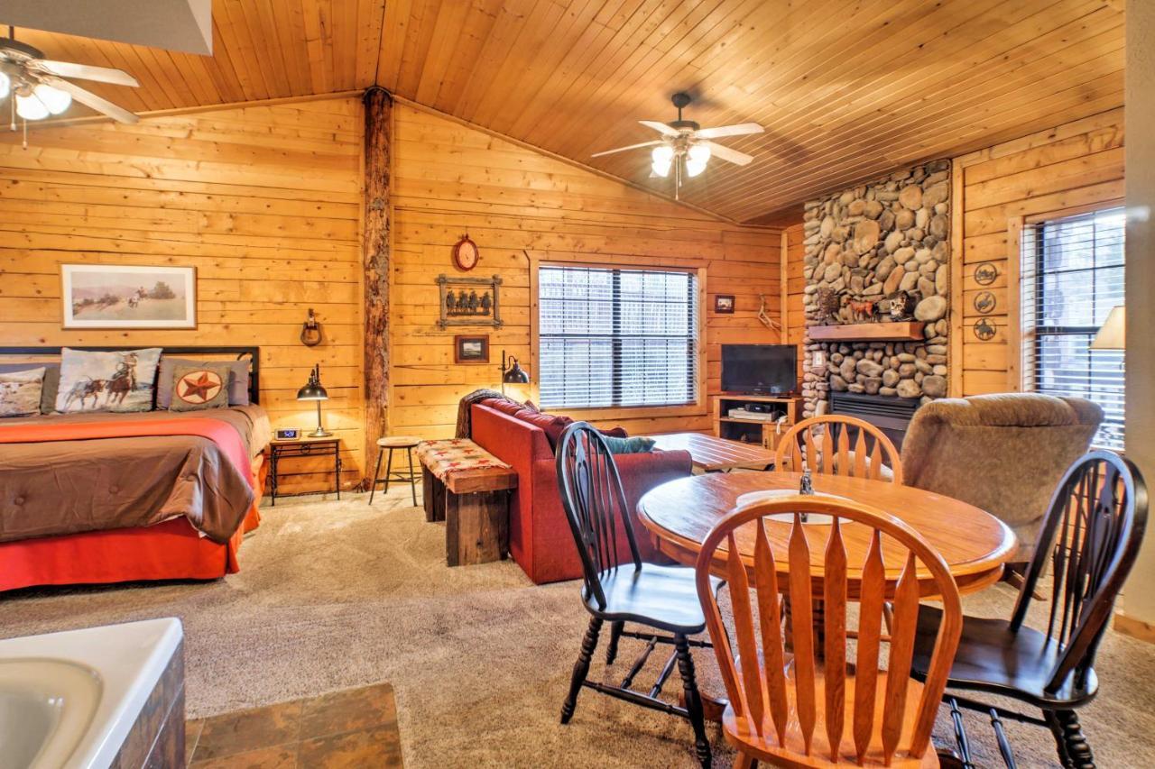 Cabin-Style Studio Right Off The Branson Strip! Apartment Luaran gambar