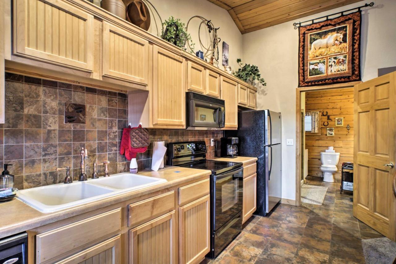 Cabin-Style Studio Right Off The Branson Strip! Apartment Luaran gambar