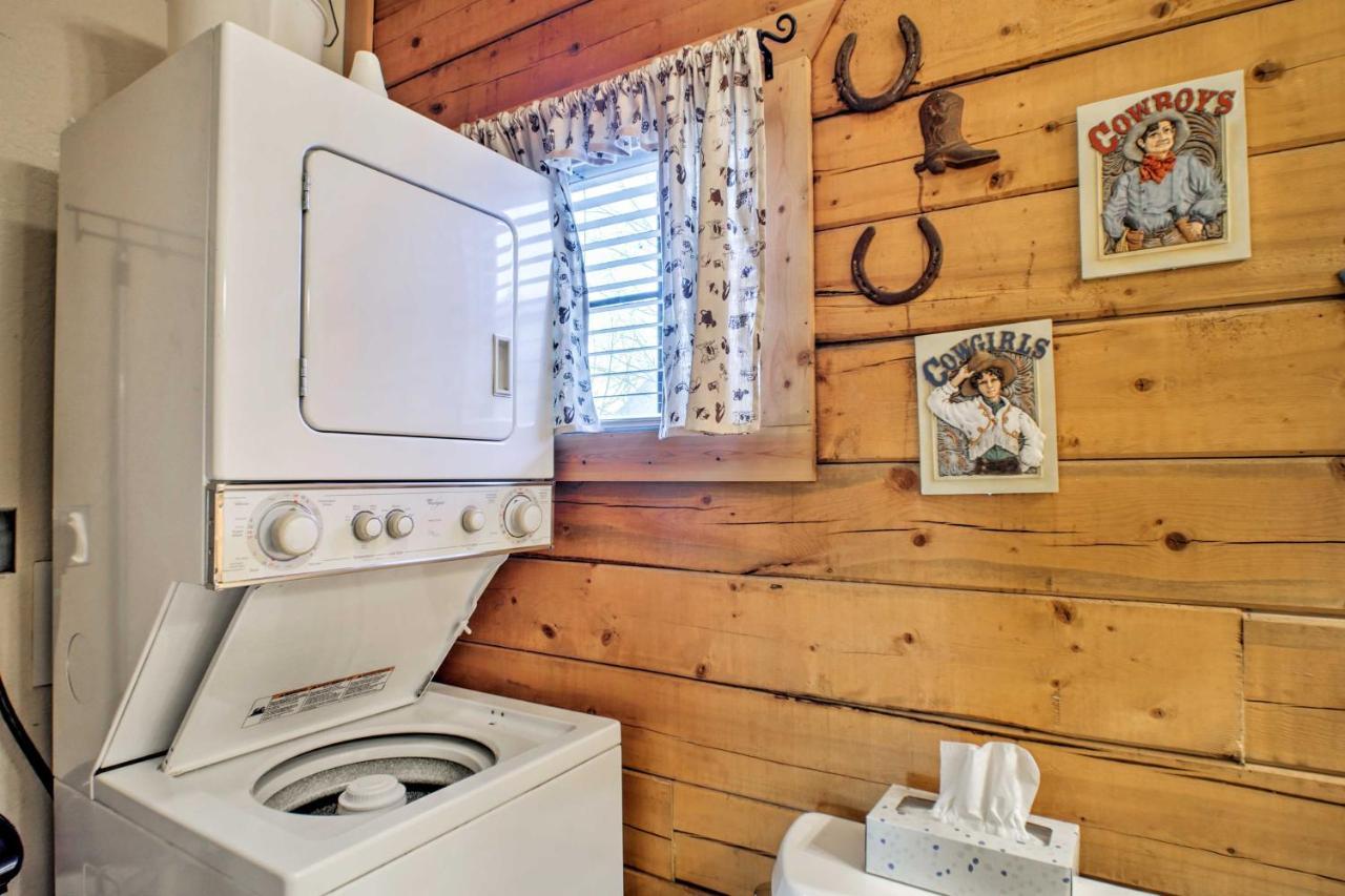 Cabin-Style Studio Right Off The Branson Strip! Apartment Luaran gambar