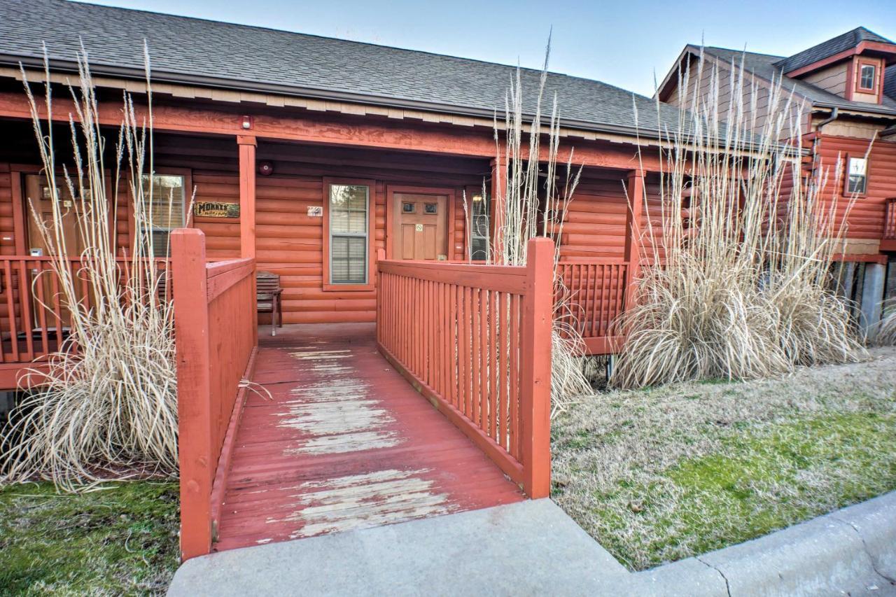 Cabin-Style Studio Right Off The Branson Strip! Apartment Luaran gambar
