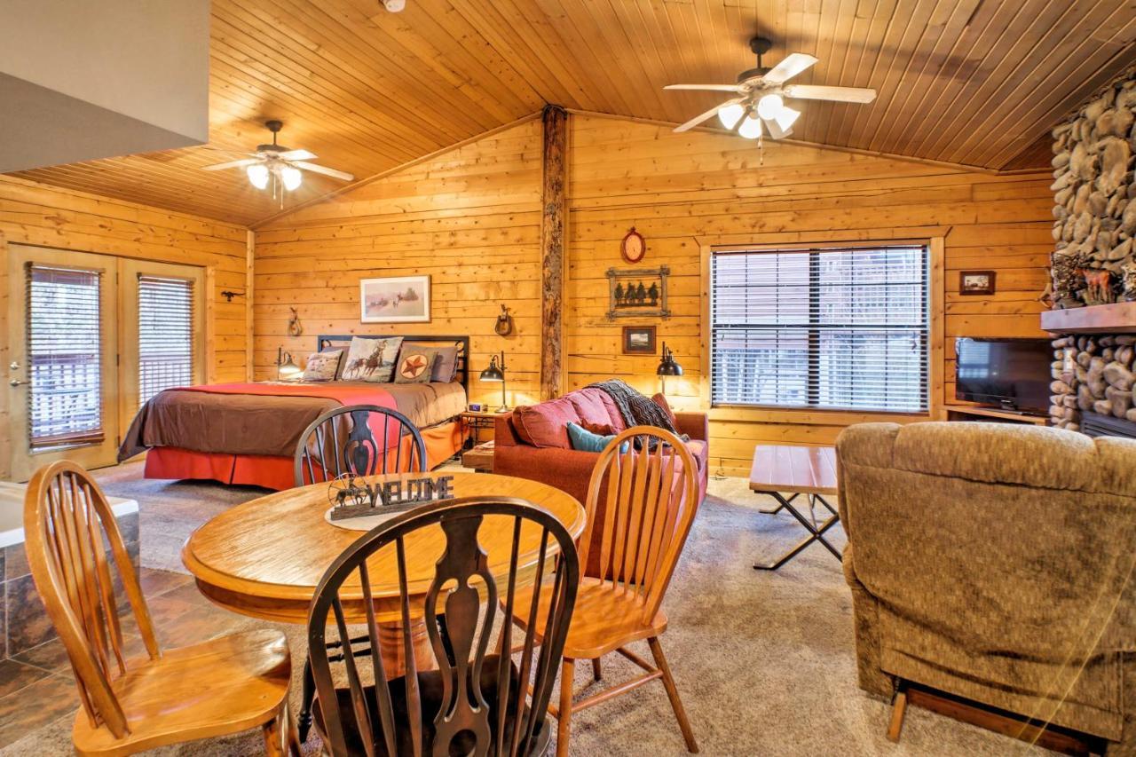 Cabin-Style Studio Right Off The Branson Strip! Apartment Luaran gambar
