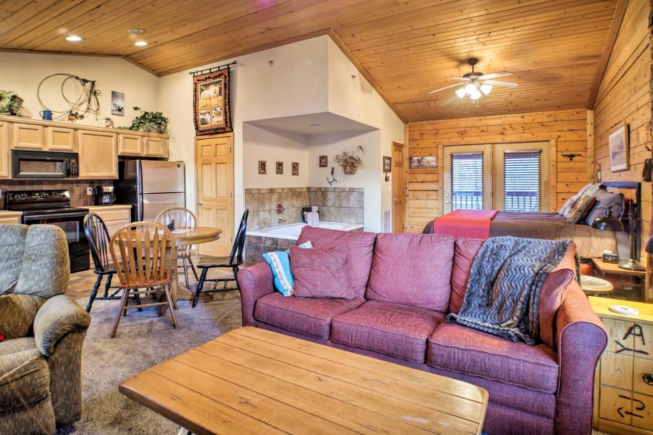 Cabin-Style Studio Right Off The Branson Strip! Apartment Luaran gambar