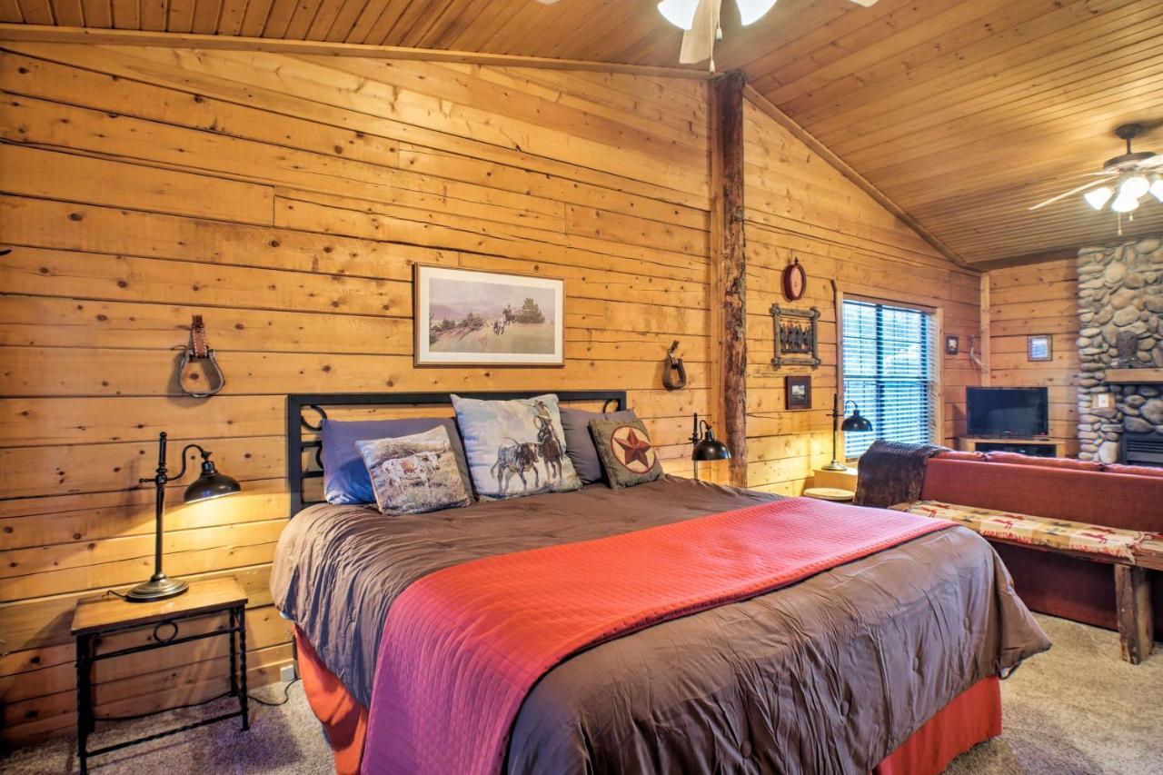 Cabin-Style Studio Right Off The Branson Strip! Apartment Luaran gambar
