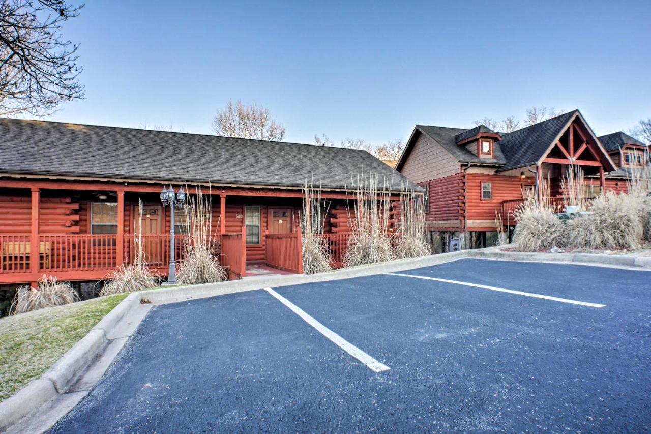 Cabin-Style Studio Right Off The Branson Strip! Apartment Luaran gambar